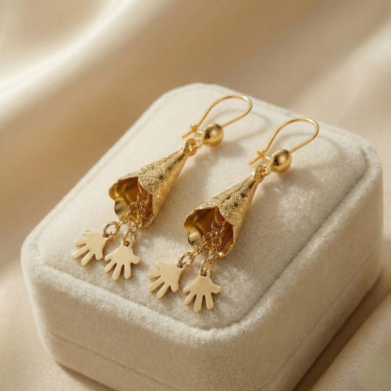 Gold-plated, cone-shaped drop earrings engraved with a "cone" design and delicate hand-shaped charms. A modern accessory that gives you an attractive and distinctive look for every occasion. - Image 5
